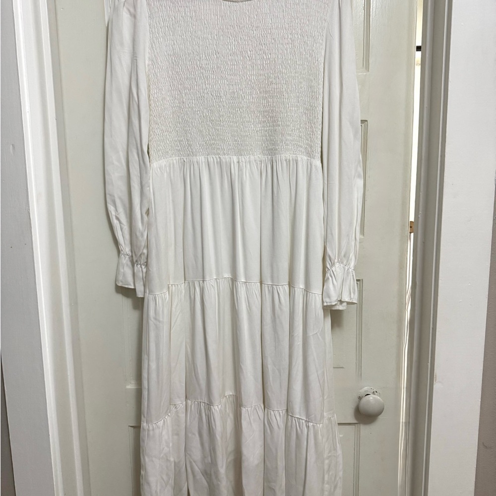 Elegant White Long Sleeve Dress
